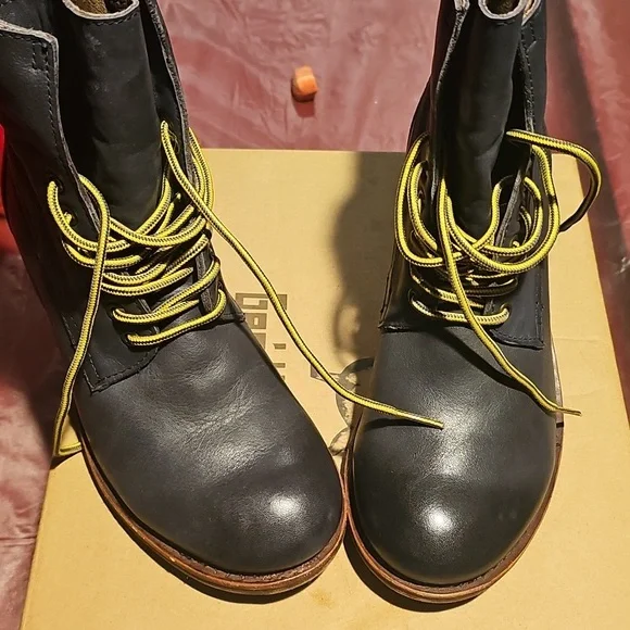 Gee Wawa Jacee Lace Up leather Boots Navy..size 7..excellent condition - Picture 5 of 7